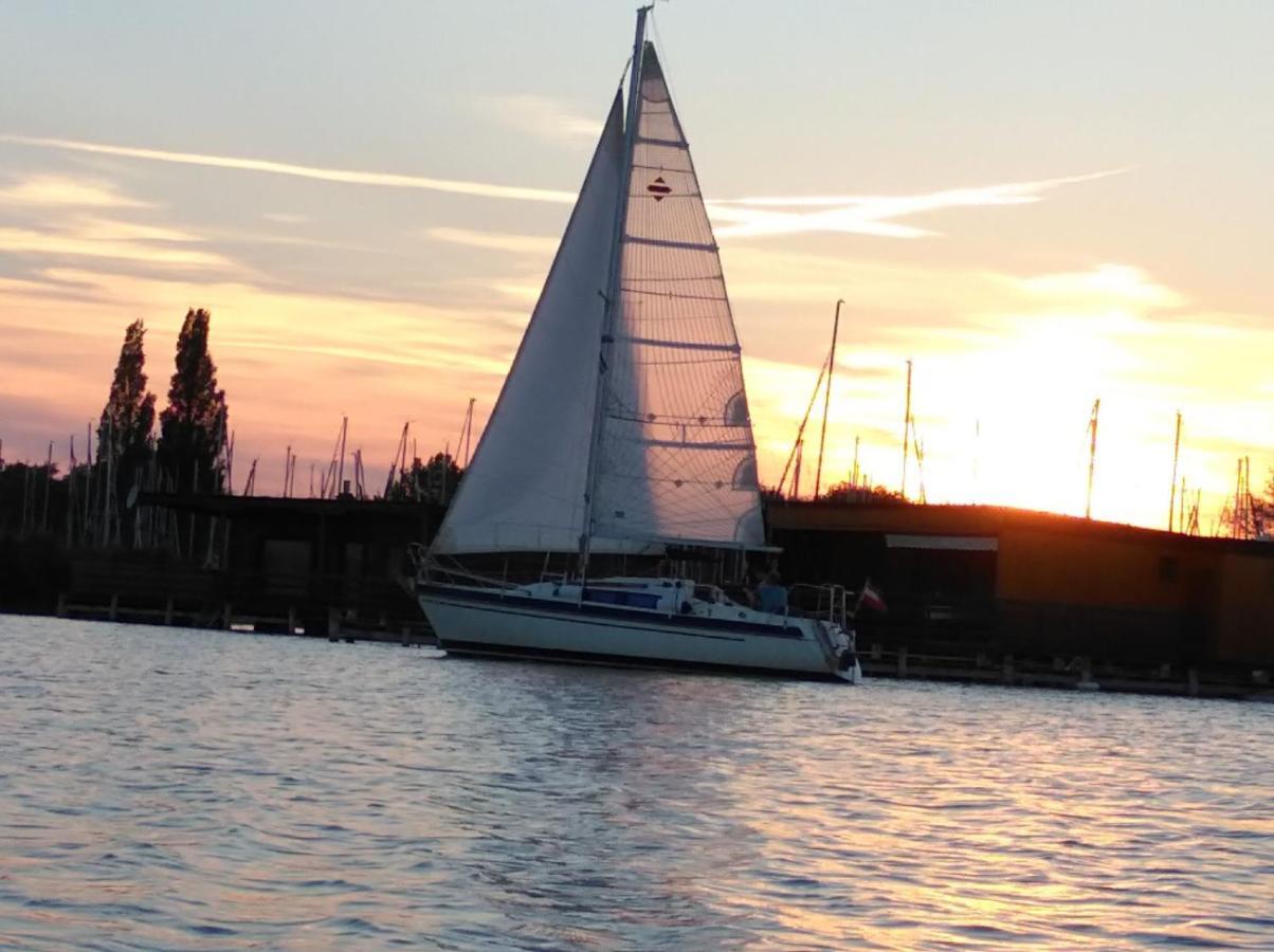 Pfahlbau Sunset I Toplage Elektroboot Inklusive Rust Exterior foto